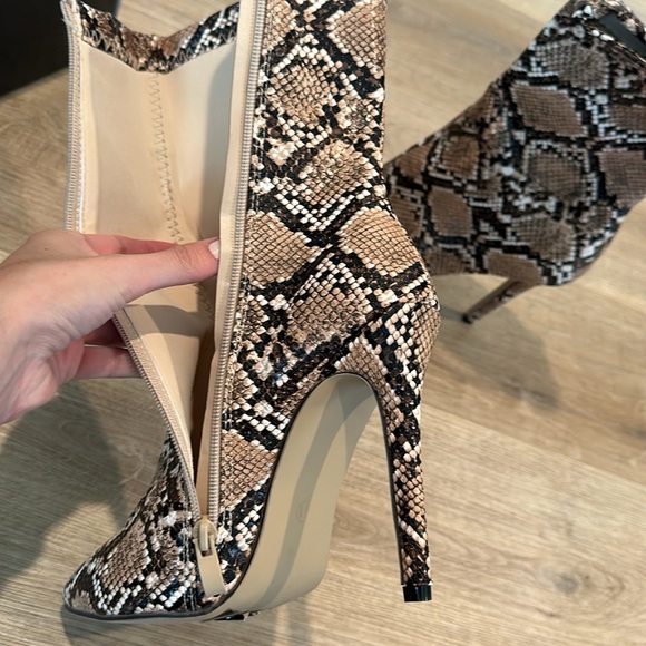 NWOT SHEIN brown snake print heel boots - Picture 5 of 5